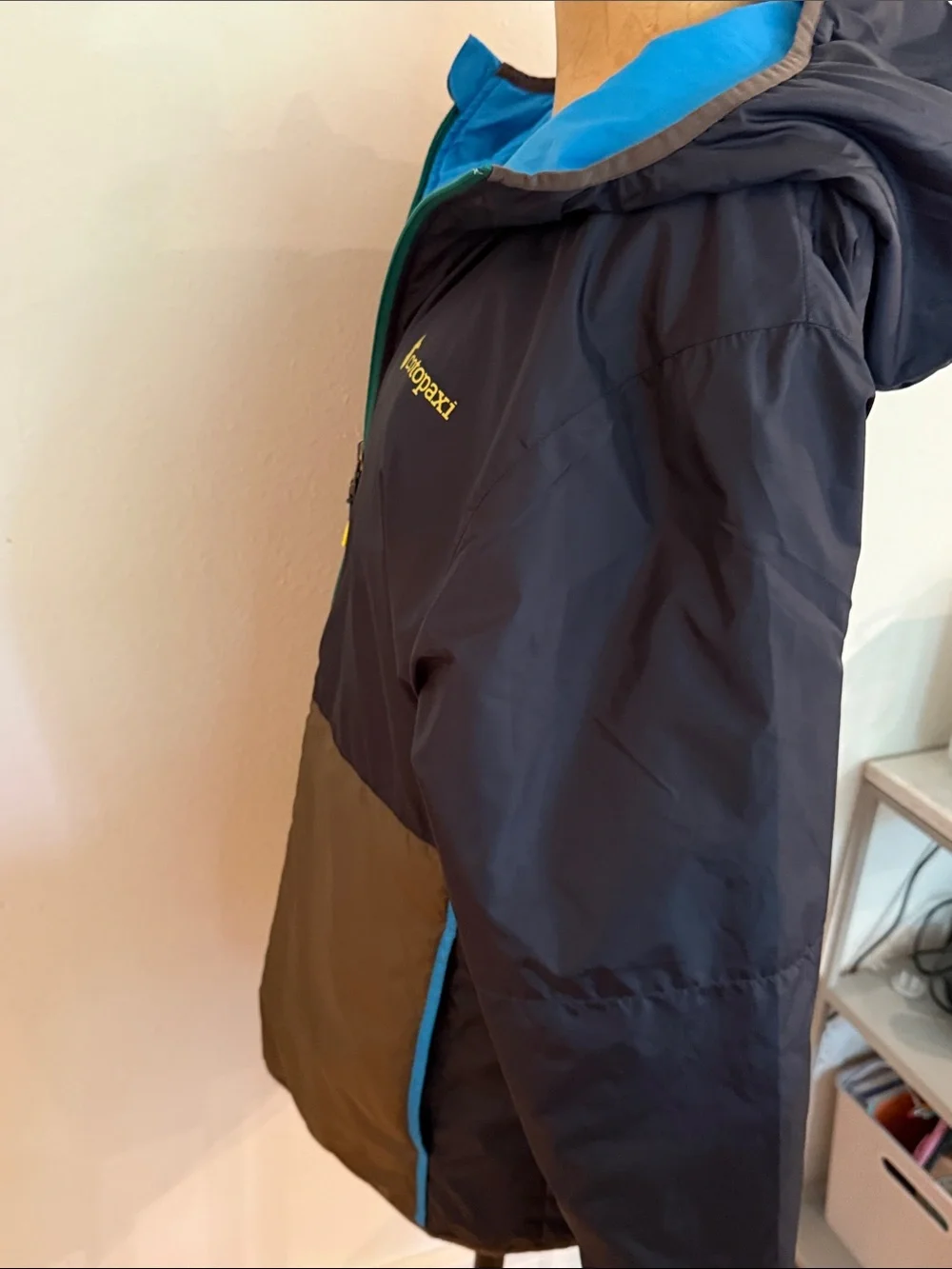 Cotopaxi L Hooded Two-Tone Puffer Jacket in Navy, Olive & Teal great condition - Picture 5 of 7